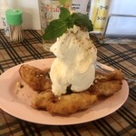 カオマンガイ - 揚げバナナとアイスクリーム