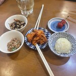 練馬食堂 汁とめし - 小鉢とキムチ