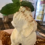 カオマンガイ - アイスクリームと揚げバナナをメコンソーダで流し込む幸せ