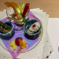 すし 福寿 - ピクルス、オクラの胡麻和え、ハモの梅肉和え、トマト、シジミ汁