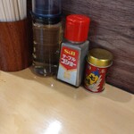 手打ちラーメン 清仁軒 - 卓上調味料