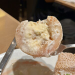 カフェ＆ブックス ビブリオテーク - まるごと白桃のパンケーキ