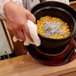 馬車道 大かわ - ゴールドラッシュとシラスのご飯