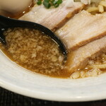 中華そば 武川 - スープ（背脂多め）