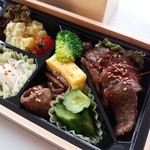 上焼肉弁当・・（日に寄るけど今回は松坂牛らしい）