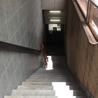 すし 福寿 - 地下への階段