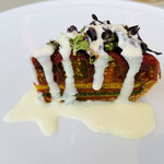 SEZANNE - トマトのタルト，ガーデンバジルとブラータチーズ