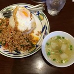 Thinun - 今日は職場の人とタイ料理、ガパオ890円。とっても辛かったけど、香草の香り高いスープと共になかなか美味しかったです。