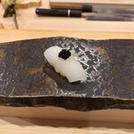 鮨漣 - アオリイカキャビアのせ