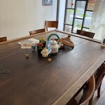 ヤムヤムカデー - メインの大きなテーブル