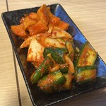 肉もん - キムチ盛り合わせ