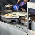 天天利美食坊 - 大根餅と牡蠣オムレツを作ってる