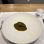 シャントレル - 7皿目
      鮑のシャンパン蒸し、肝のソース。