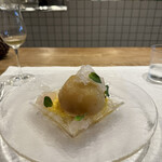 シャントレル - 11皿目
      桃のコンポート、マンゴー、シャンパンのジュレ。
      