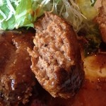 華乃家 - ハンバーグはちゃんと肉汁たっぷり。
