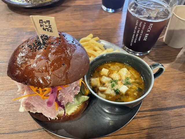 ROCK BASE outdoor & cafe （ロックベース アウトドア&カフェ