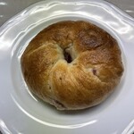 世界パン - ベーグル　クランベリー272円