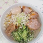 手打ち らーめん 響 - キュウリにかわり水菜やカイワレになる時が有ります！