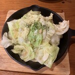 伊樽飯酒場バルバル - 焦がし醤油のアンチョビキャベツ