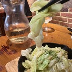 伊樽飯酒場バルバル - 焦がし醤油のアンチョビキャベツ