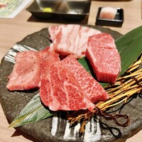 近江うし 焼肉 にくTATSU 青山本店 - 