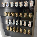 崎陽軒 - 記念のひょうちゃん達。金色の物はレアだそうです。