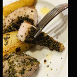 SARÒ - 炭火の仕上げ方は表面は炭火で香ばしい上に、ハーブがふんだんに入り込んでマリアージュしてます使い方が大変素晴らしいです　（中はしっとりです）　　byまみこまみこ