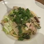 HIPPOPO PASTA - 鶏とゴボウとキノコの柚子胡椒味のやつ