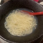 金町製麺 - 冷たい鮮魚の塩そば（半麺）