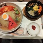 ぴょんぴょん舎　オンマーキッチン - 冷麺と石焼きピビンパセット