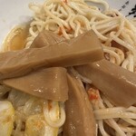 豚骨 蒼翔 - メンマは色の濃い太いタイプです。