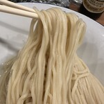 豚骨 蒼翔 - 麺は白色の細麺でツルっとしています