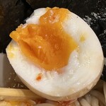 豚骨 蒼翔 - 味玉は黄身が少し硬めです。