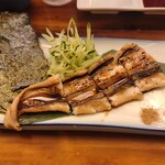 さかないろ - 煮アナゴはやや甘めなれど、添えてある山椒の粉をかけると丁度いい