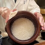 天ぷら 元吉 - ご飯炊きあがりました♪
      お米は、長野県安曇野産すずひかり