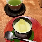 天ぷら 元吉 - デザート  静岡のマスクメロンに牛乳アイス
      お茶は静岡の菊川茶
