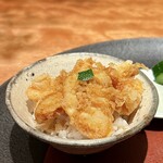 天ぷら 元吉 - 天丼（芝海老と小柱のかき揚げ）