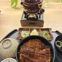 うなぎ･ひつまぶし炭櫓 京都四条河原町店 - 火にかかった鍋が出汁