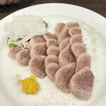 牛たん料理 閣 - 次に牛たん刺し