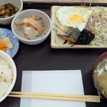 もぐもぐキッチン - 料理写真:朝定食。煮豆とか地味にありがたい。