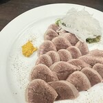 牛たん料理 閣 - 岩塩や辛子がついて来ます