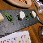 チーズ＆ワインLe.Lien 立川 - 三種のチーズの盛り合わせ