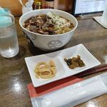 花菜 - 料理写真:馬肉うどん850円