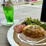カフェ ハートリップ - お一人様 特等席♪ ２階 窓際のカウンター
