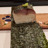 馬車道 大かわ - お約束の鯖寿し