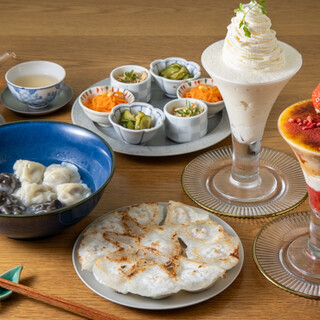 餃子とパフェを楽しめる＜溢彩流香女子会コース＞
