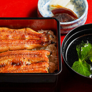 精選海鮮，採用多種烹調方式。傳統美味「鰻魚」是我們的驕傲