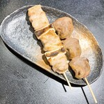 三酉屋 - ねぎま塩220円、はつ塩176円