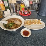 しせん - ラーメン（715円）　餃子（550円）