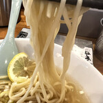 らーめん 八芯 - ストレート平打ち麺？